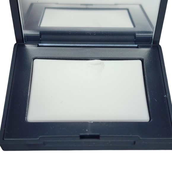 New With Defect Nars Light Reflecting™ Setting Powder, Translucent - Picture 4 of 4